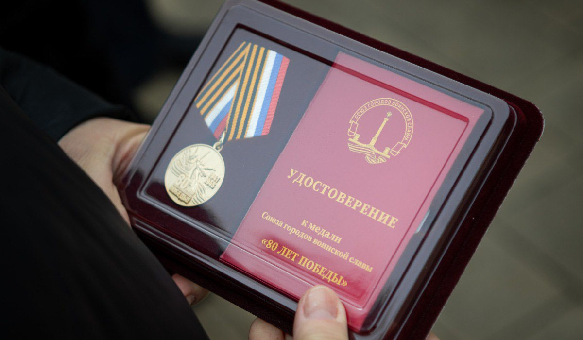 В Курске открылась уличная выставка фотопроекта «Китель Победы»