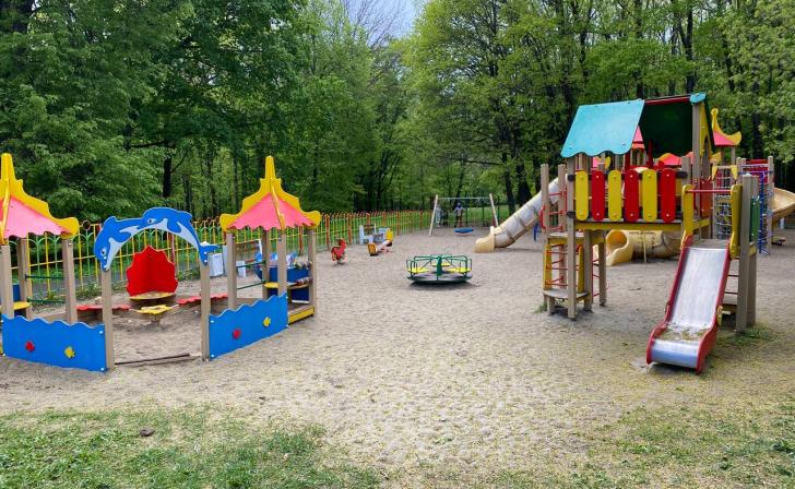 В Курске жители проспекта Энтузиастов добились установки детской площадки