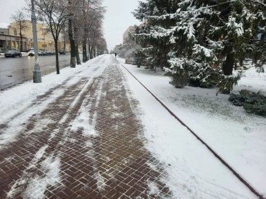 В уборке курских скверов и парков участвуют 13 машин и 30 рабочих