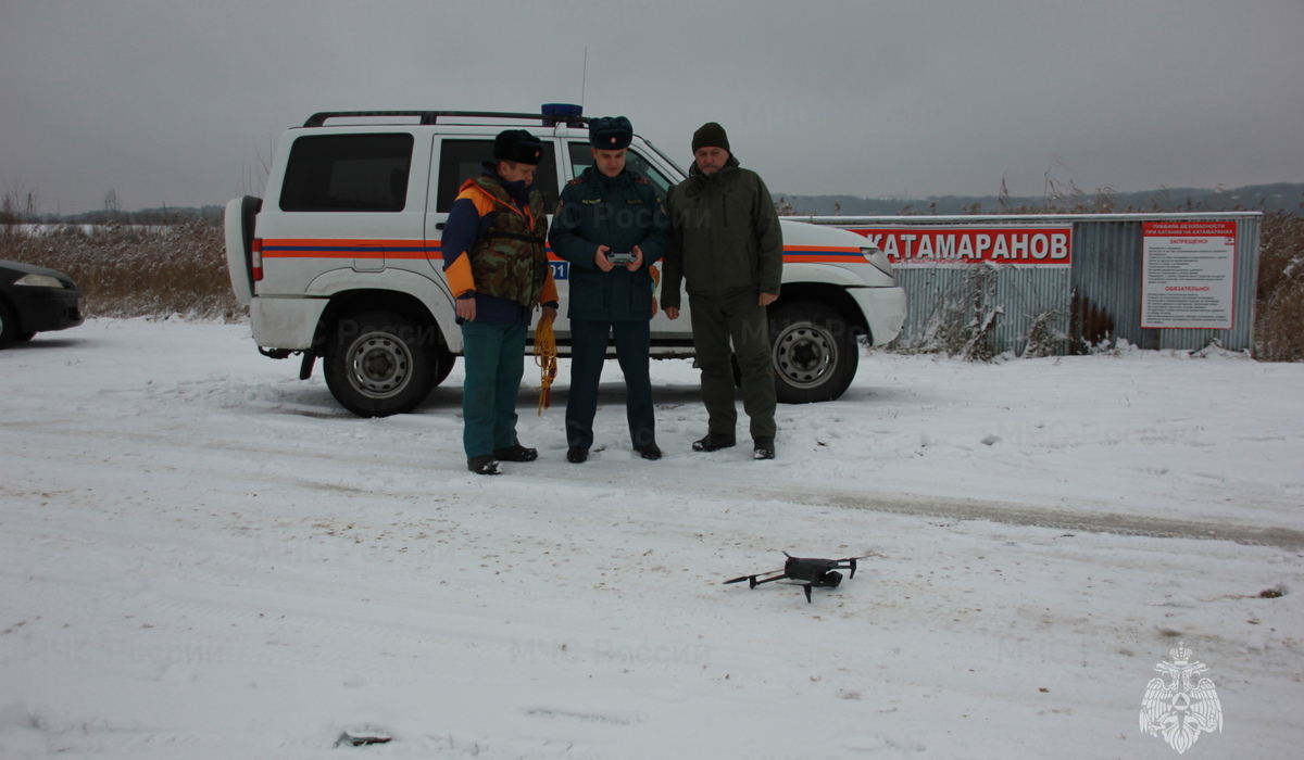 Курские спасатели с дроном проверили лед на водохранилище