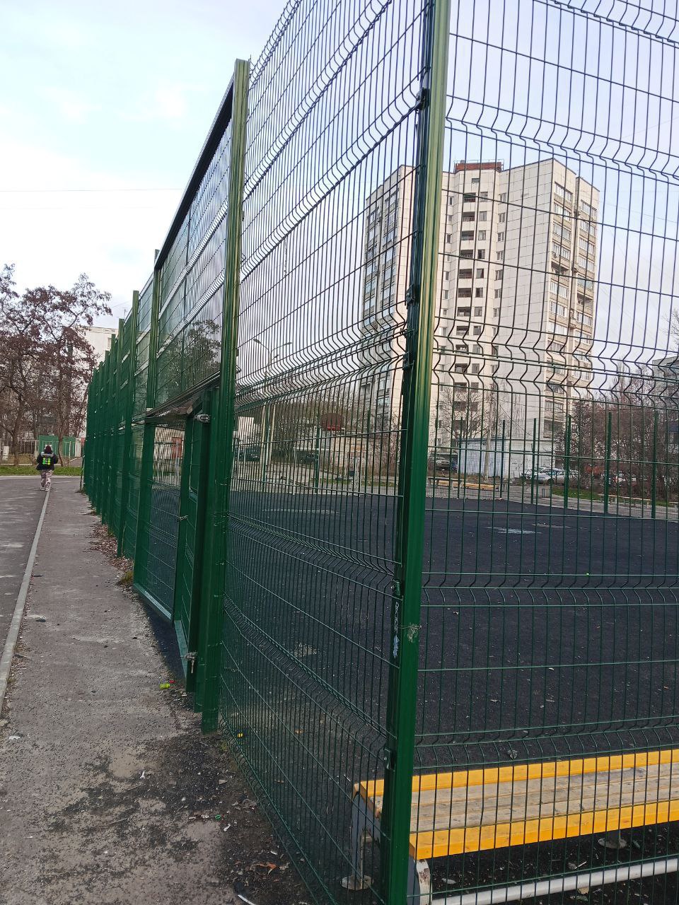 В курском сквере «Ассоль» отремонтировали ограждение