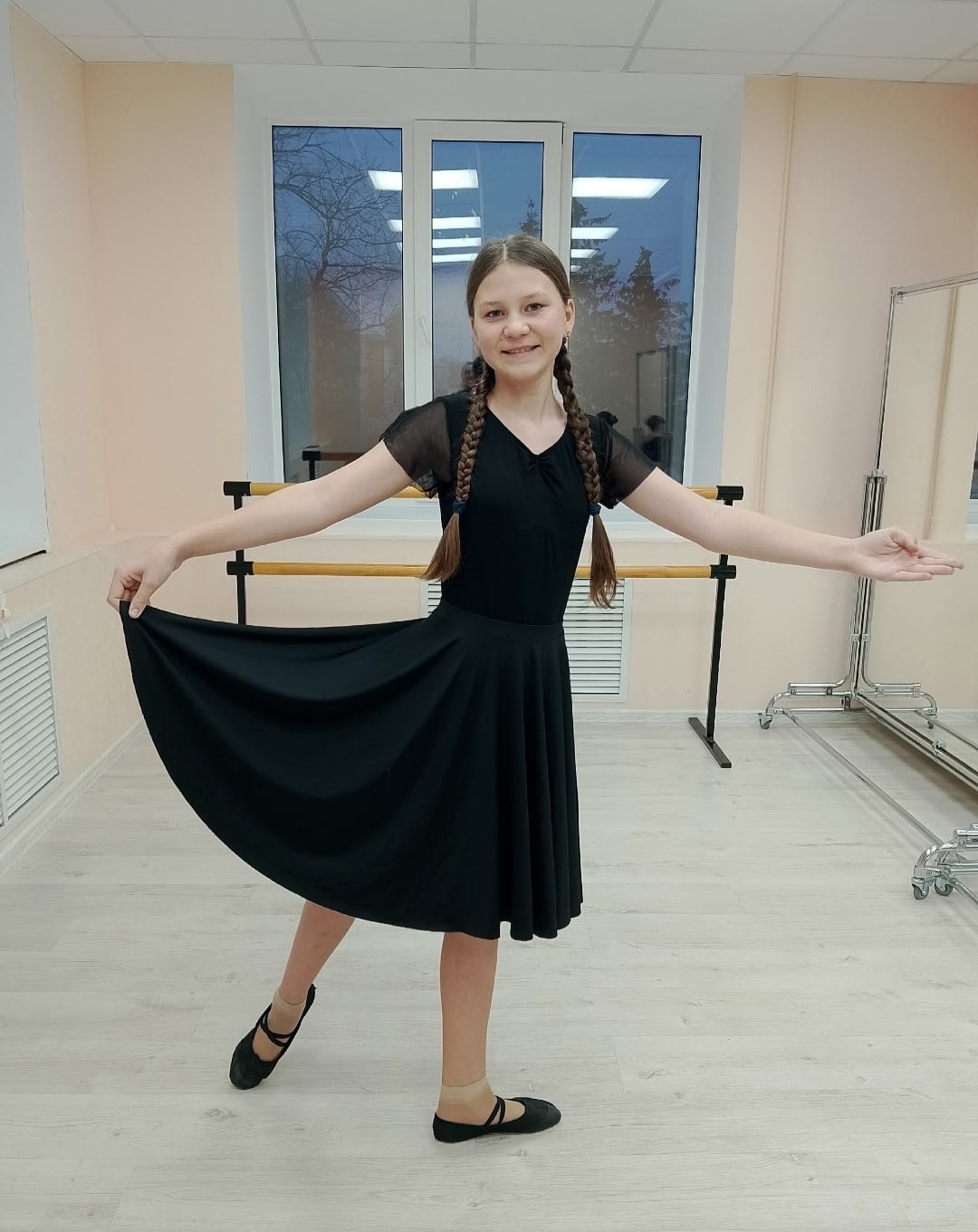 Солисты образцового коллектива любительского художественного творчества "Акварель", руководитель Сотникова Светлана Павловна, приняли участие во VII Всероссийском открытом хореографическом конкурсе "В танце к мечте"