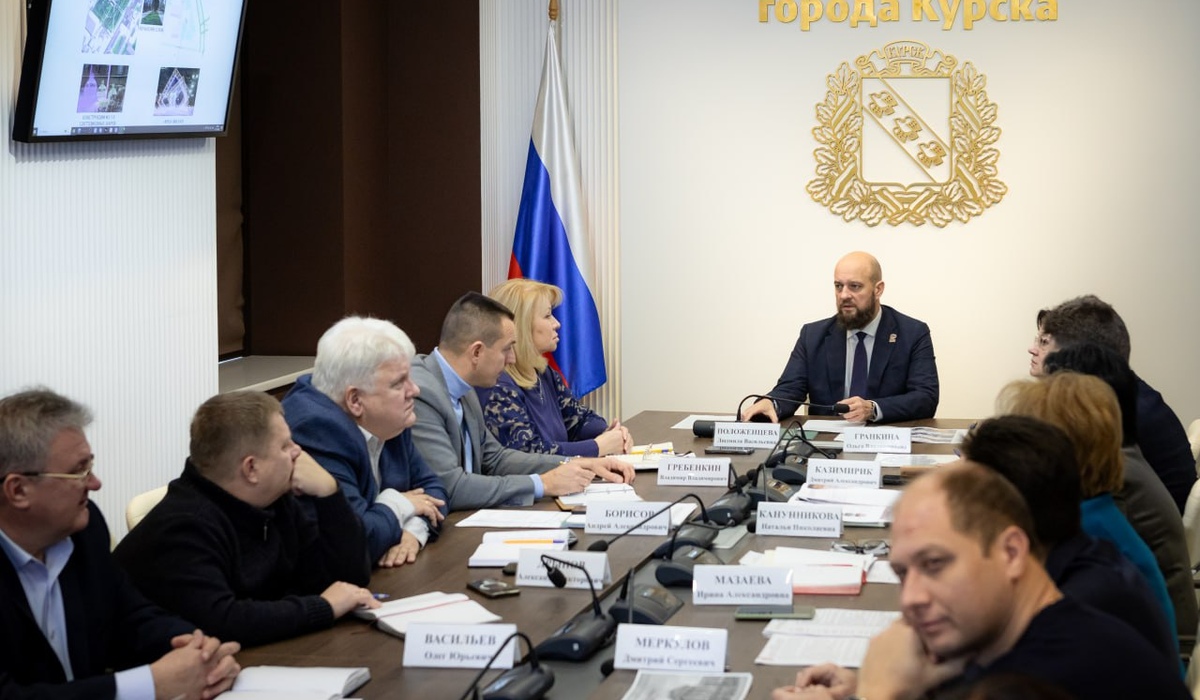 В Курске Евгений Маслов рассказал о подготовке города к Новому году