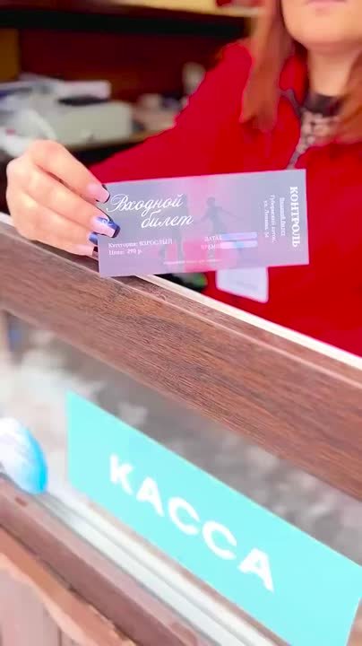 Заработал Губернский каток на Театральной площади