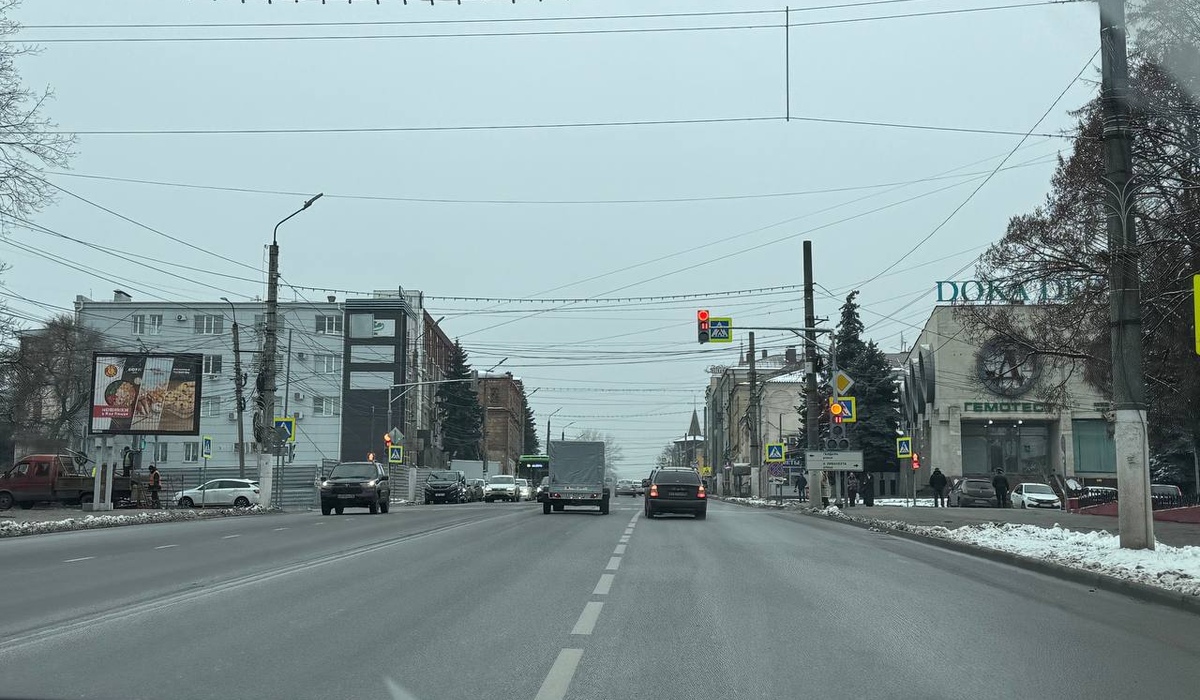 В Курске заработал новый светофор на пересечении улиц Гайдара и Дзержинского