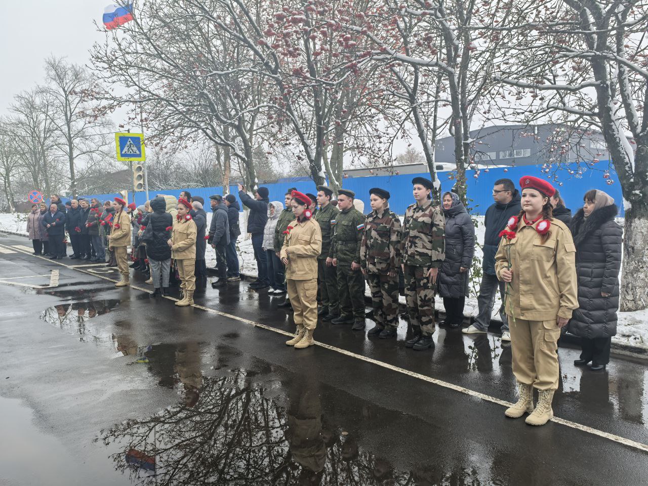 Андрей Телегин: Сегодня памятные доски в честь погибших участников специальной военной операции из нашего района были открыты на фасаде Верхнемедведицкой средней школы