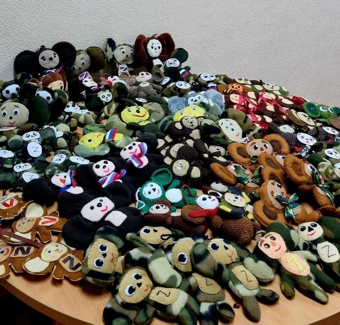 Благодаря партийцам 500 талисманов-чебурашек передадут бойцам РФ