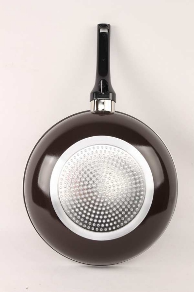 Курянка избила сожителя сковородкой