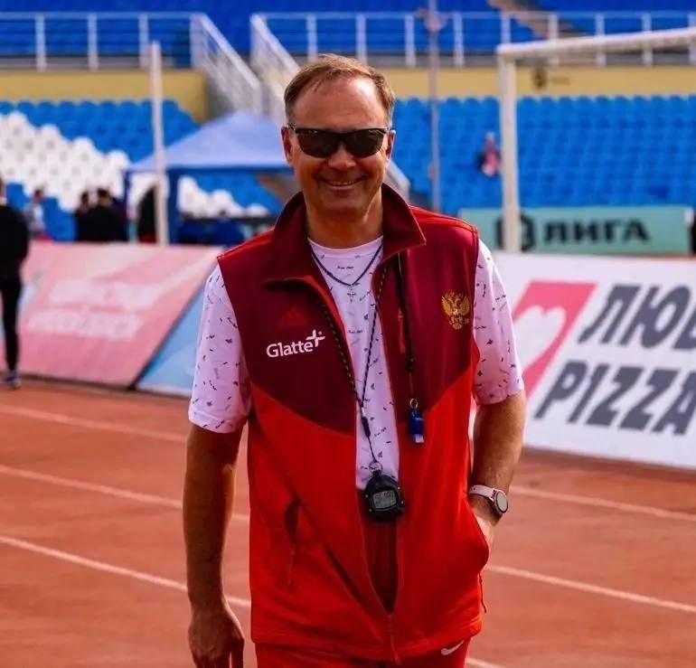 ПОЗДРАВЛЯЕМ!. И вновь мы поздравляем нашего тренера Андрея Тихонова теперь с Премией ВФЛА «Золотая шиповка», занявшего второе место во Всероссийском конкурсе в номинации «Лучший тренер по легкой атлетике»