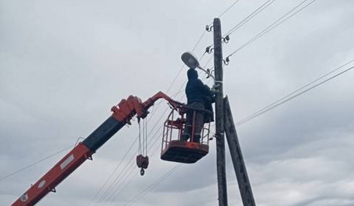 В Курском районе из-за сильного ветра 7 населенных пунктов остались без света