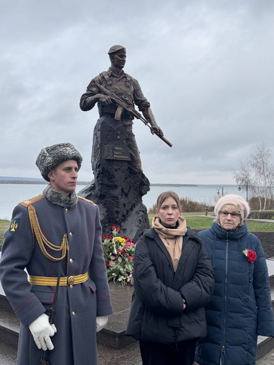 Это мать героя России подполковника С.Чебнёва и его супруга. Две Ольги