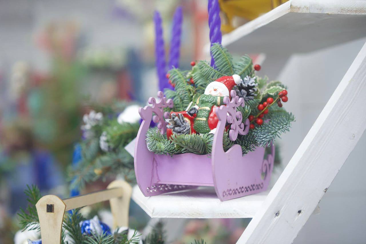 Администрация Курска ищет самые красивые новогодние витрины и интерьеры среди кафе и магазинов