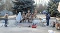 В Курске устанавливают памятник Гайдару и тимуровцам