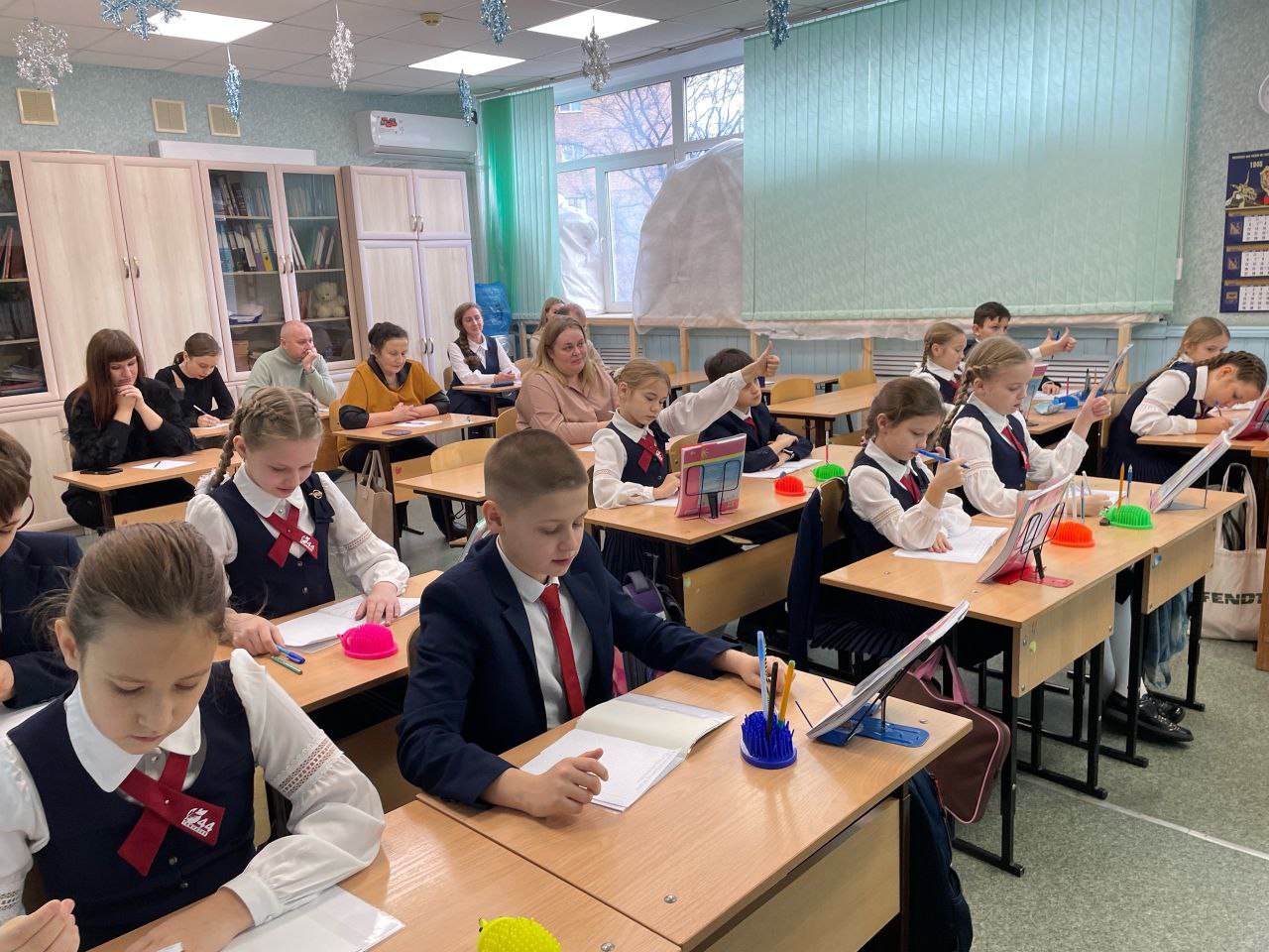 Гимназия №44 пригласила курян в сказочное путешествие в будущее