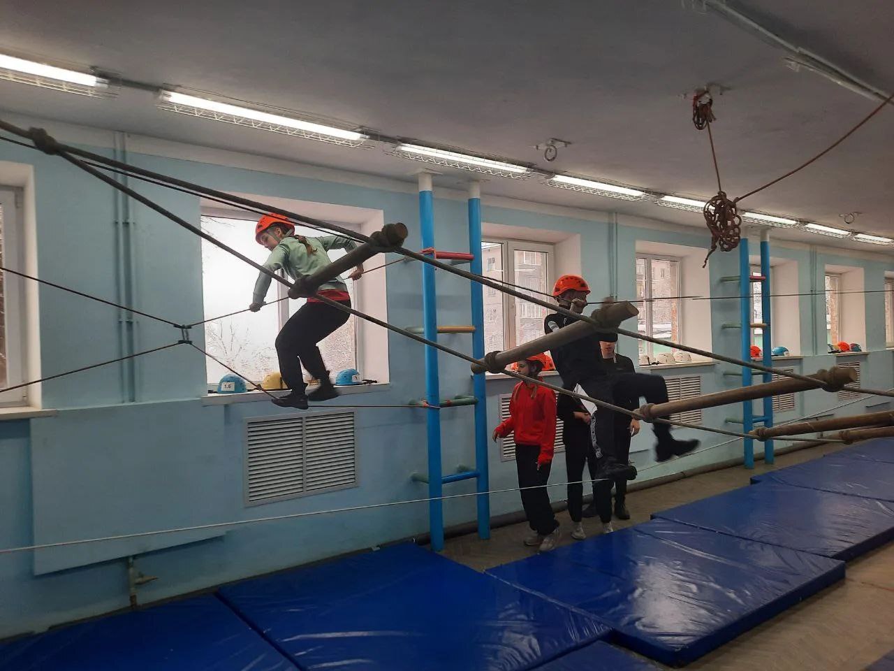 10 декабря команда юнармейцев Фатежской СОШ 2 побывала в Курском областном центре туризма, на базе которого проводился патриотический фестиваль «Достойные потомки великой страны», посвящённого Дню Героев Отечества