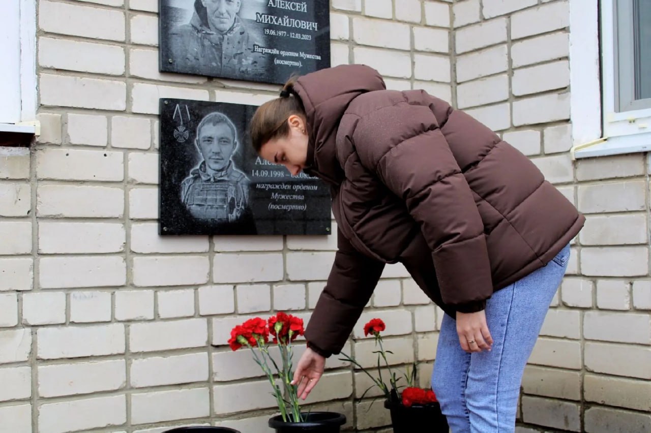 В Крутовская школе увековечили память героя СВО Игоря Босого