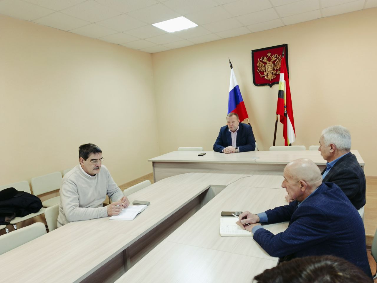 Сергей Цуканов: Сегодня понедельник начал с планерки с главами муниципальных образований Фатежского района