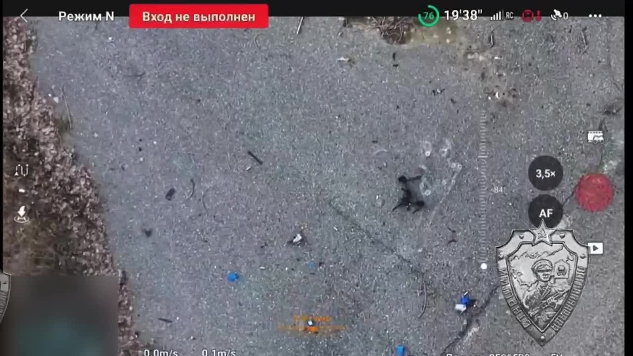 Рубрика: Дорога добра. Пограничники входе проведения аэроразведка дорог снабжения нашей группировки войск на одном из участков границы обнаружили вражеского «ждуна» - FPV дрон-камикадзе, находящегося в режиме ожидания с...