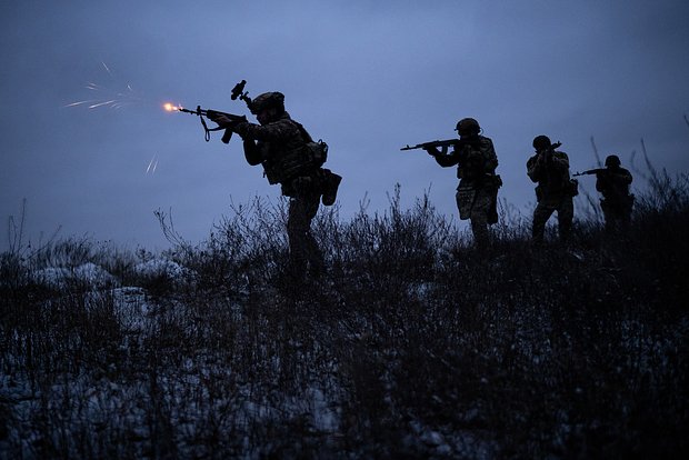 RT: Боец СВО взялся из ниоткуда и помог группе ВС РФ спастись в последний момент