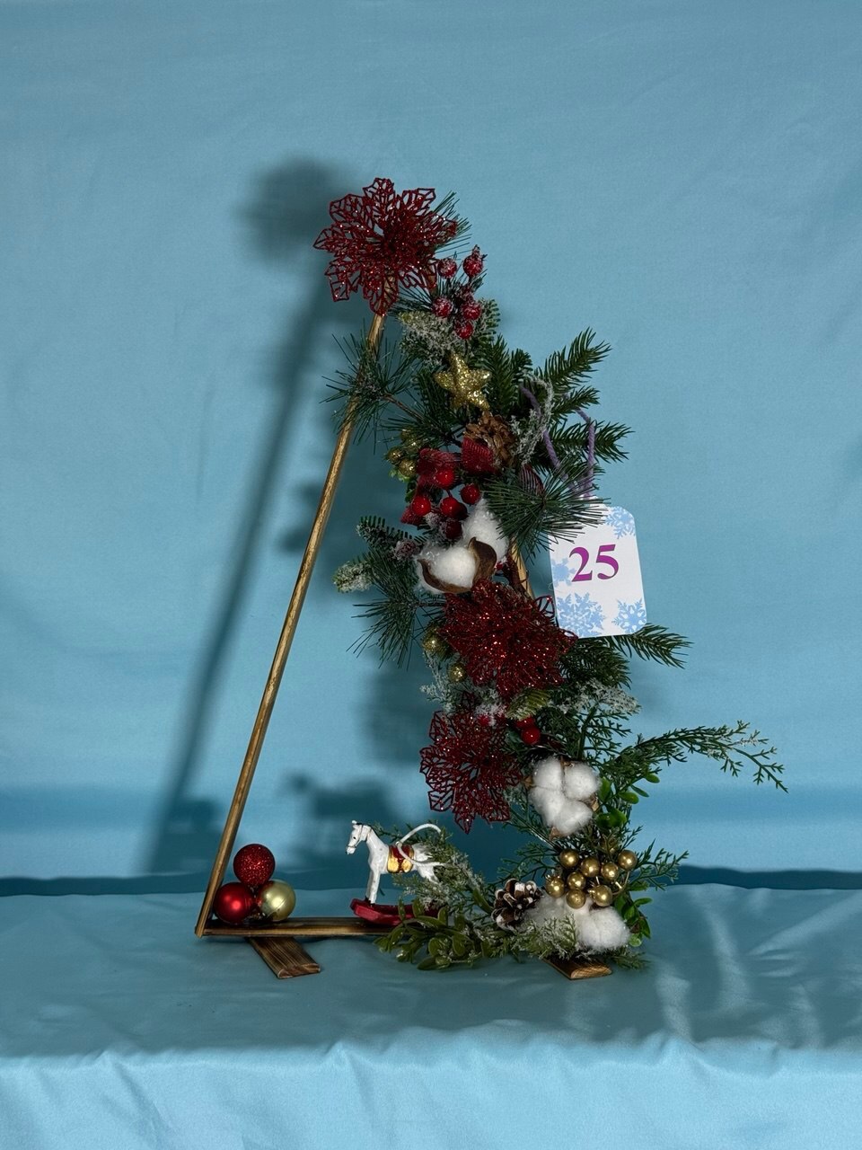 Предлагаем курянам выбрать самую креативную елку