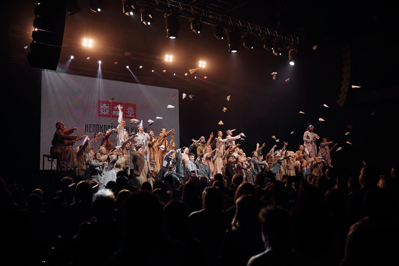 Делимся фотографиями со специальных показов художественно-документального проекта "Народная история "Непокоренный Курск", которые накануне прошли в областном центре