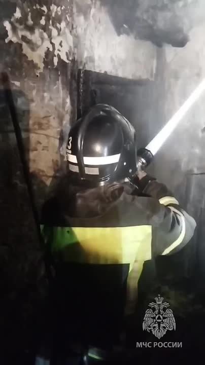 В Курской области спасли на пожаре мужчину, который развел в доме костер