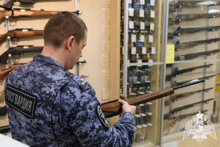 За прошедшую неделю росгвардейцы Курской области проверили около 100 владельцев оружия