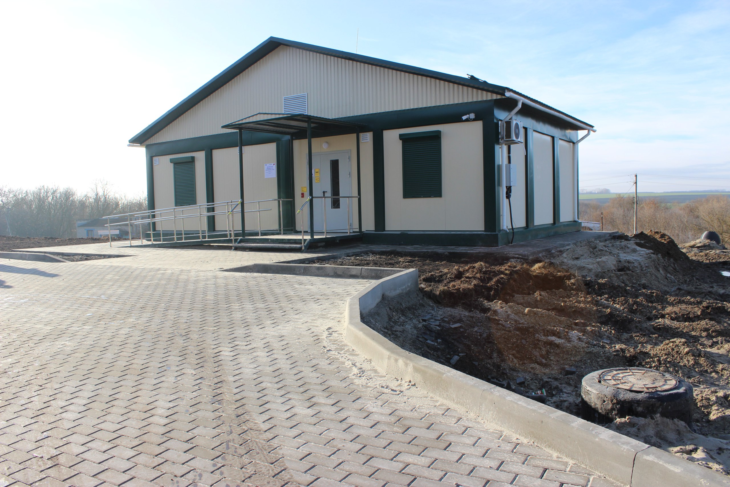 В рамках национального проекта «Продолжительная и активная жизнь», инициированного президентом Российской Федерации Владимиром Путиным, ведется строительство фельдшерско-акушерского пункта ОБУЗ «Солнцевско-Мантуровская ЦРБ»...