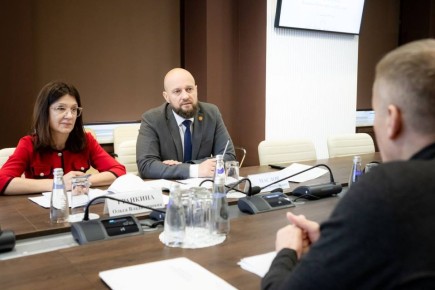 Больше четырех часов глава Курска отвечал на вопросы на личном приеме граждан