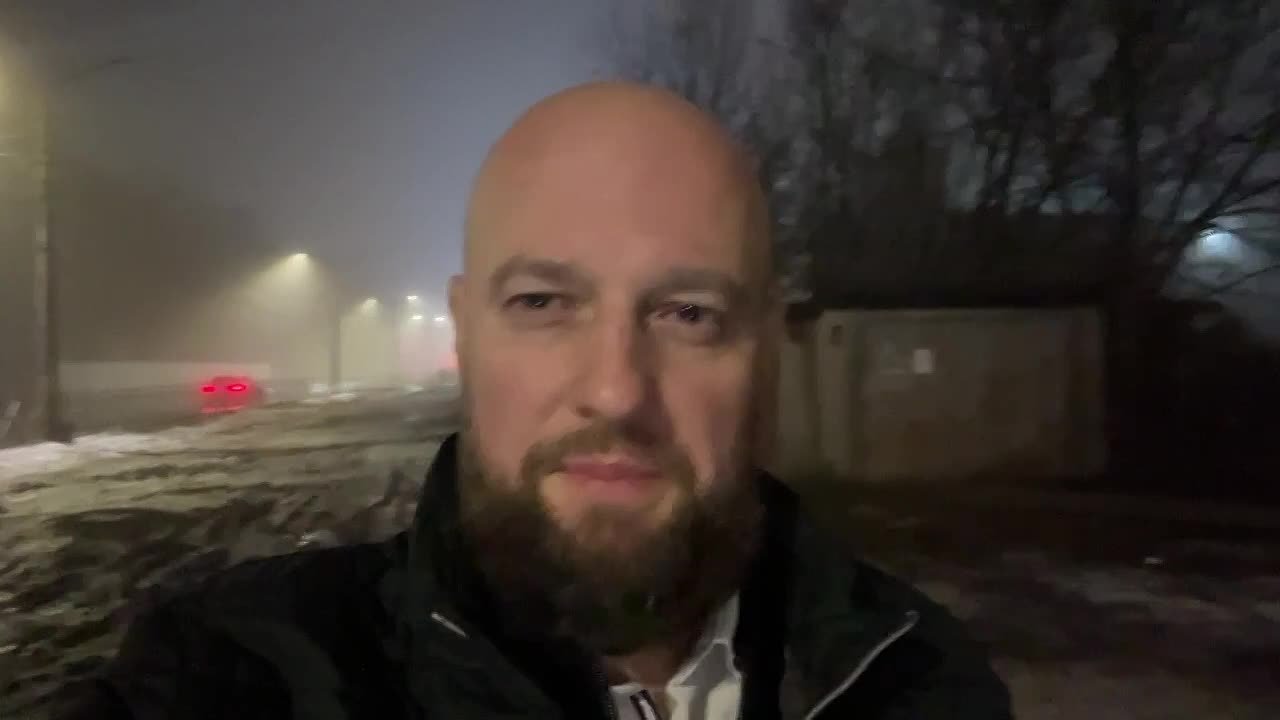 Евгений Маслов: Добрый вечер, друзья!. Нахожусь на улице Веспремской у самовольно установленных гаражей