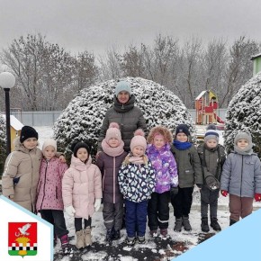 Для детей первый снег – это не просто природное явление, а настоящая сказка, оживающая на глазах! Это волшебство, преображающее мир вокруг, делающее его чистым, светлым и невероятно красивым