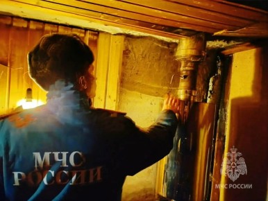 В Курской области сгорел потолок в бане