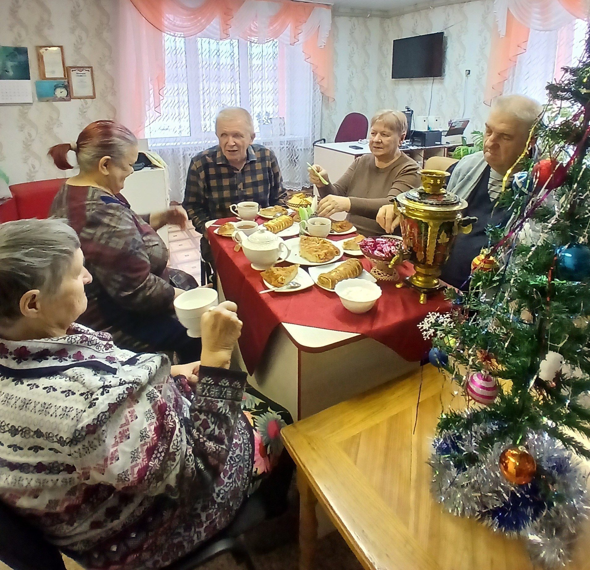В Обоянском доме социального обслуживания состоялась теплая встреча для получателей социальных услуг