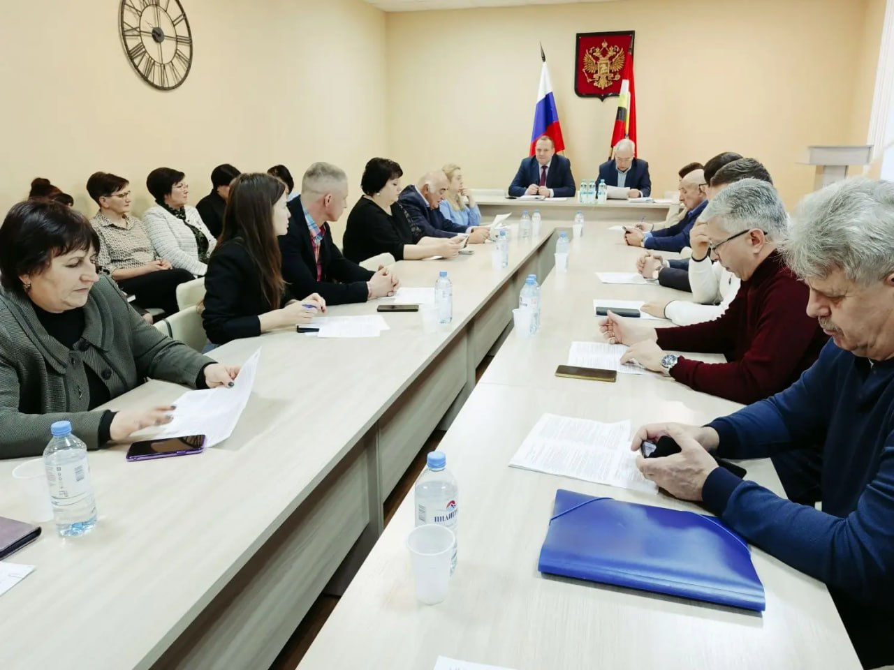 Сергей Цуканов: 19 декабря 2025 года в зале заседаний администрации района прошло итоговое заседание Представительного Собрания, на котором был принят самый главный финансовый документ – бюджет муниципального района на 2026...