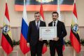 Александр Хинштейн вручил региональные и ведомственные награды курянам
