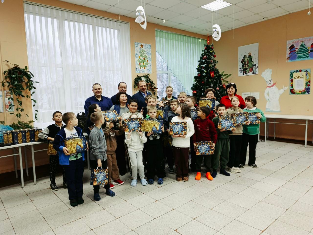 Новогоднее волшебство продолжается в Верхнелюбажской школе-интернат! В гости к воспитанникам приехали представители филиала АО «РИР Энерго» — «Курская генерация» вместе с главой Фатежского района Сергеем Михайловичем...