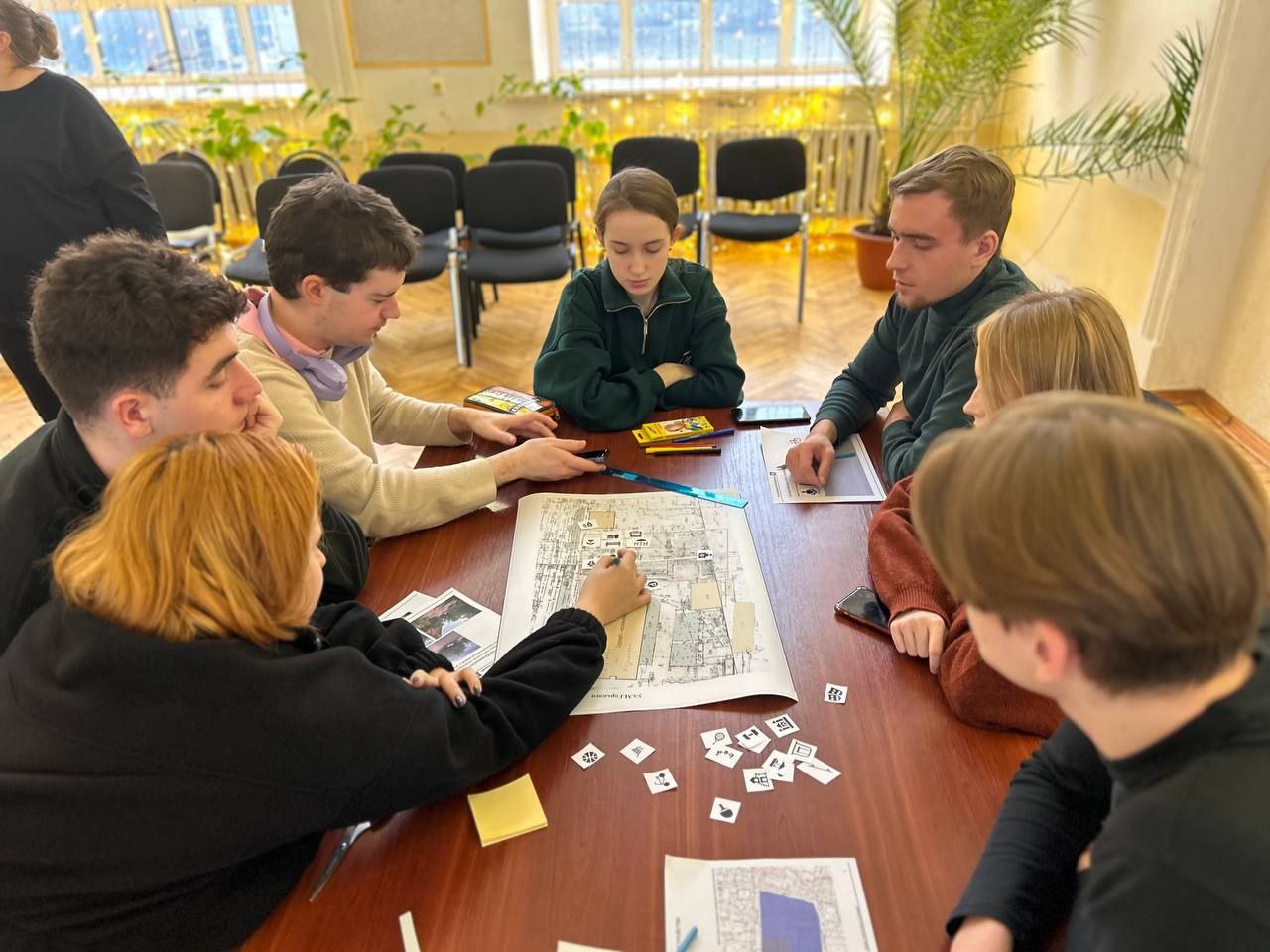 В комитете архитектуры и градостроительства Курска по поручению губернатора Александра Хинштейна состоялась сессия соучаствующего проектирования с горожанами