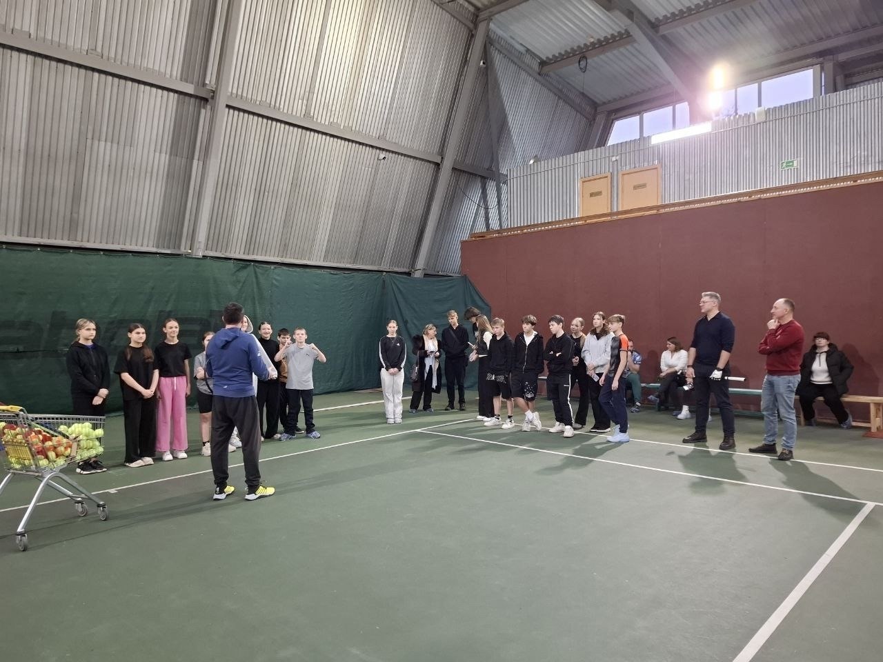 Комитет молодёжной политики, физической культуры и спорта Курска совместно с администрацией Железнодорожного округа и Центром социальных программ «Спектр» реализует проект «Спорт — шаг навстречу!»