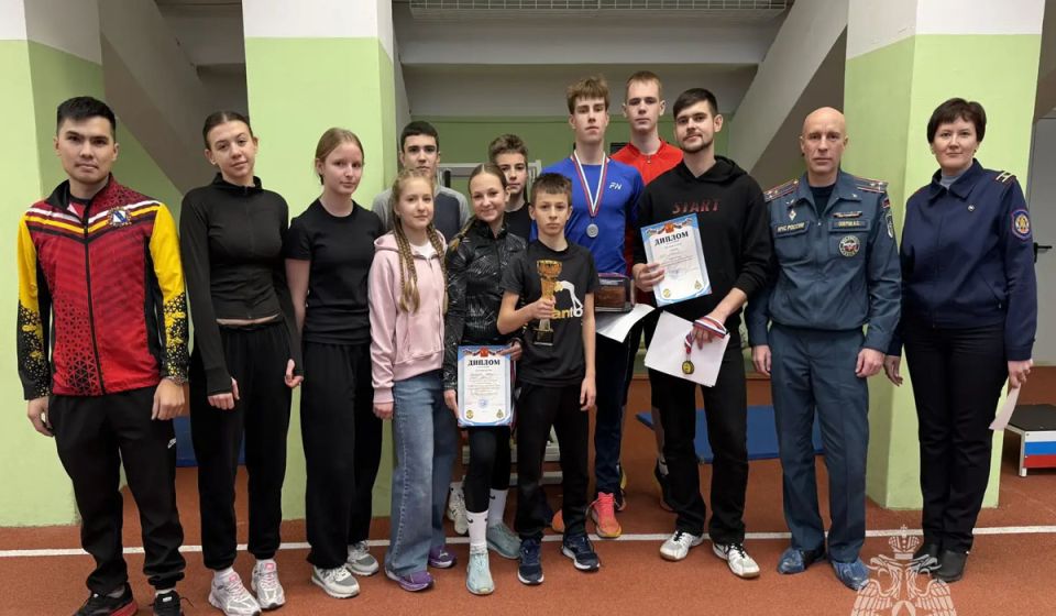 В Курске прошло зимнее первенство по пожарно-спасательному спорту