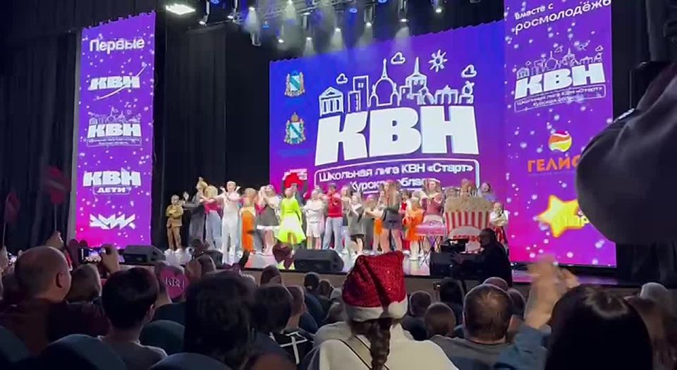 Финал Кубка школьной Лиги КВН проходит прямо сейчас в молодежном центре «Гелиос»