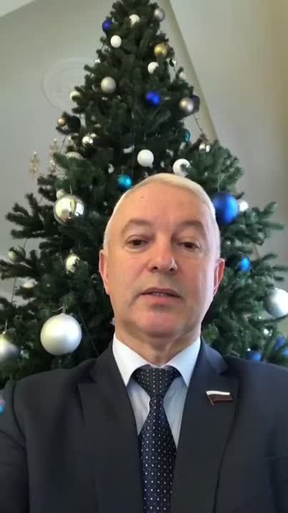 Пусть будет мир и счастье в каждом доме! Крепкого здоровья! С новогодними праздниками, Рождеством Христовым поздравляет региональный руководитель партийного проекта «Здоровое будущее», депутат Курской областной думы, главный...