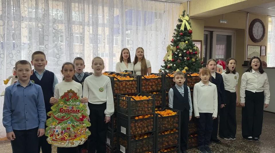 Игорь Корпунков: Курчатовские школьники получили в подарок от Концерна «Росэнергоатом» мандарины из Абхазии!