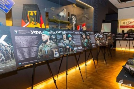 Жители Луганска посетили выставку про операцию «Поток»