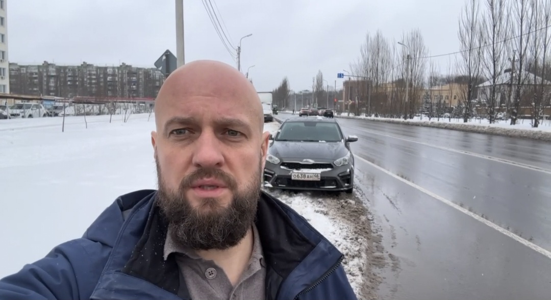 Мэр Курска попросил водителей убрать машины с обочин дорог для расчистки от снега