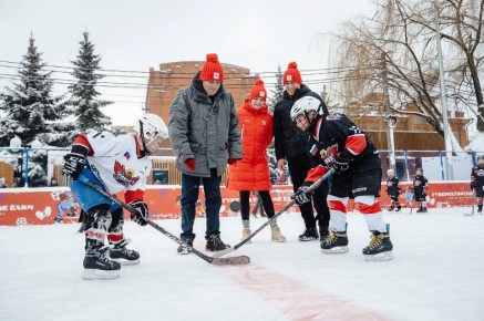 В Курске открыли бесплатный каток в обновленном парке Пионеров