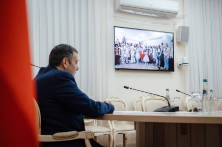 Губернатор Курской области провёл новогодний телемост с детьми в Туле