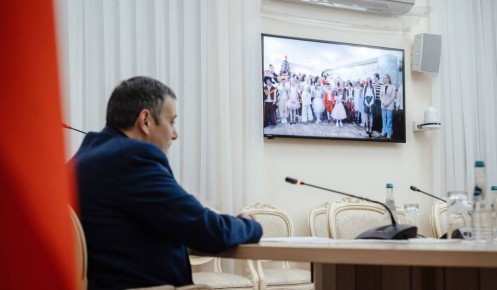 Александр Хинштейн поздравил с Новым годом курских детей, эвакуированных в Тульскую область