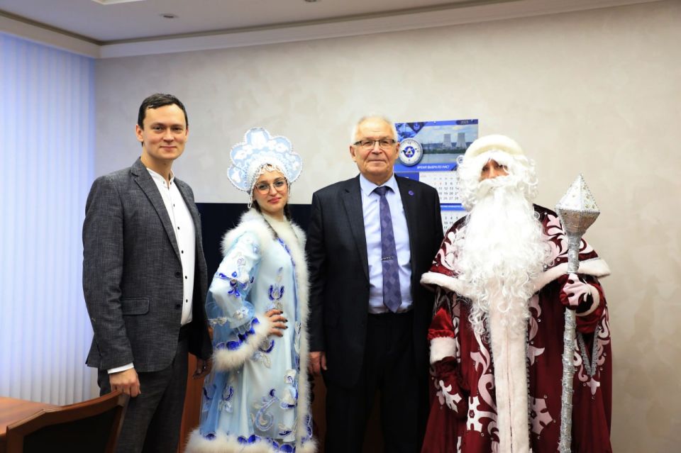 Верят ли взрослые в Деда Мороза? Наши атомщики точно да!