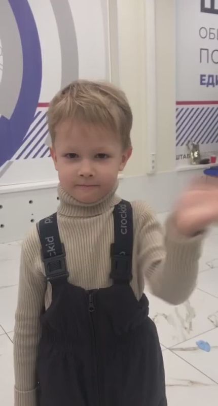 Единороссы поздравили новогодним концертом жителей ПВР