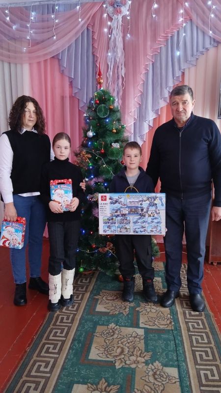 «Ёлка желаний» – традиционная акция, в которой вот уже 8 лет принимает участие руководство страны, областей, районов